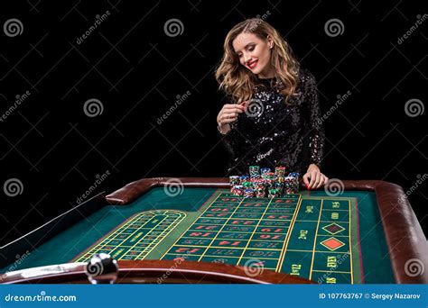 mulherer pelada jogando no casino